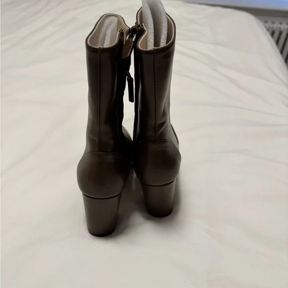 BRAND NEW Brown Stuart weitzman heeled bootie - Picture 3 of 4